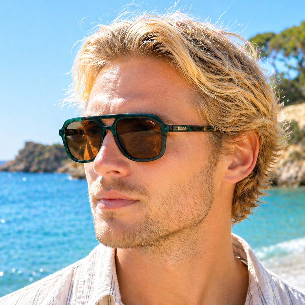 Lunettes de soleil aviateur polarisées T48, monture vert et verres Catégorie 3 UV400, pour homme et femme.
T48 polarized aviator sunglasses, green frame with Category 3 UV400 lenses, for men and women.