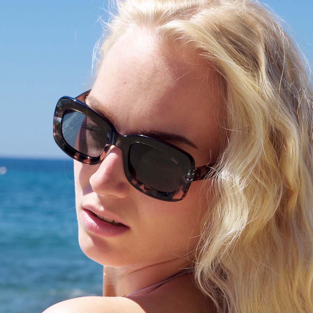 lunettes-de-soleil-retro-vintage-vente-directe-domicile-T44-SP-FAUVE
