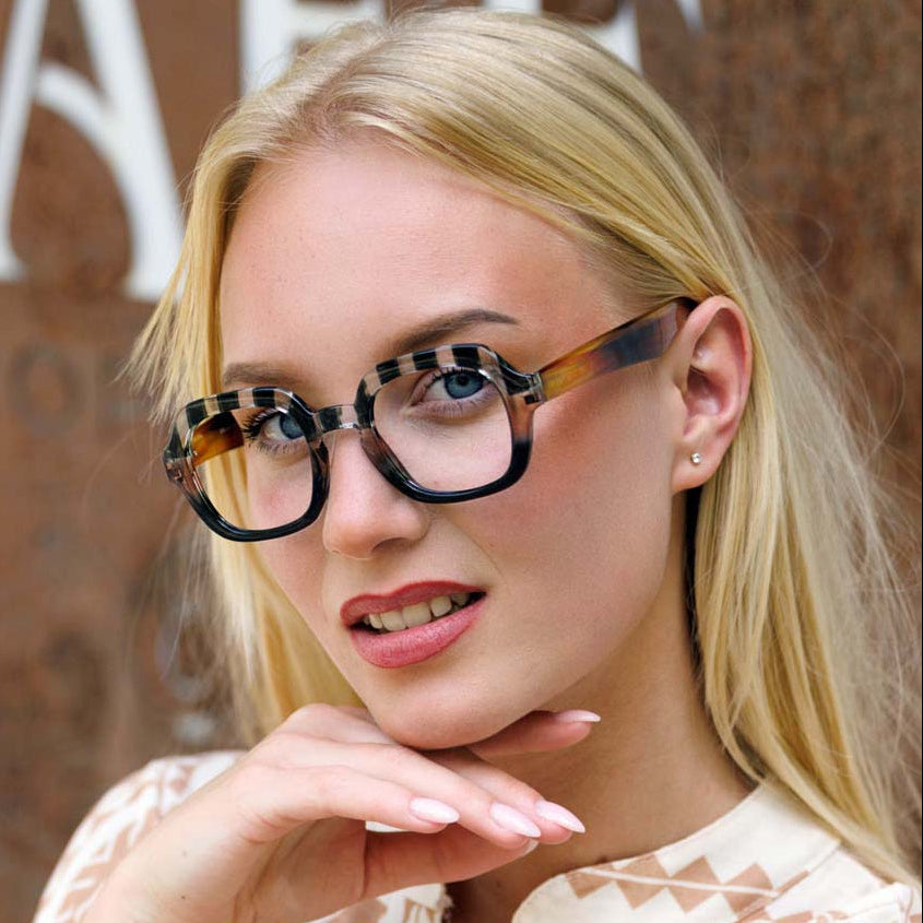 lunettes-loupe-de-lecture-femme-vente-directe-domicile-T39-ZEBRA