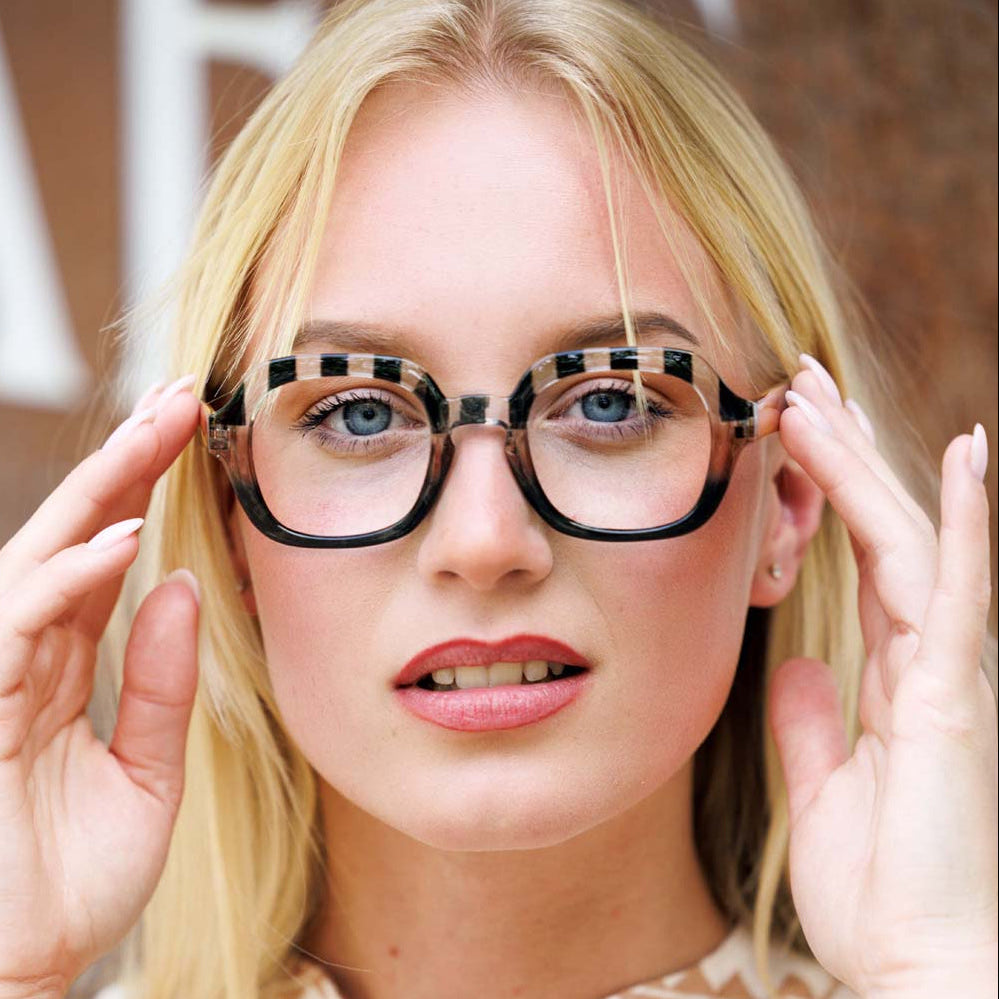 lunettes-loupe-de-lecture-femme-vente-directe-domicile-T39-ZEBRA