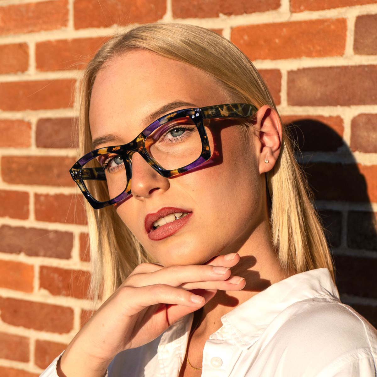 Lunettes de lecture femme rectangulaires oversized, monture écaille, beige et violette originale pour la presbytie.