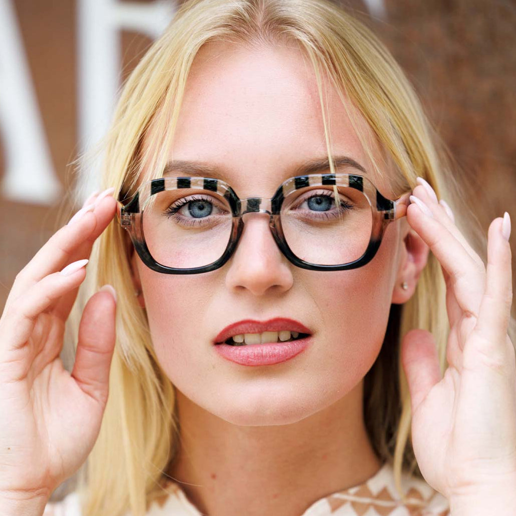 lunettes-loupe-de-lecture-femme-vente-directe-domicile-T39-ZEBRA